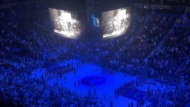 Les Minnesota Timberwolves ont observé une minute de silence après le meurtre de Renée Good par un agent de l'ICE.