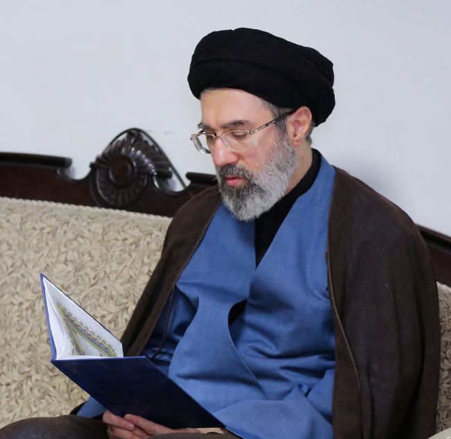 L'Iran se rapproche de la décision concernant le Guide suprême dans un contexte d'intensification des conflits