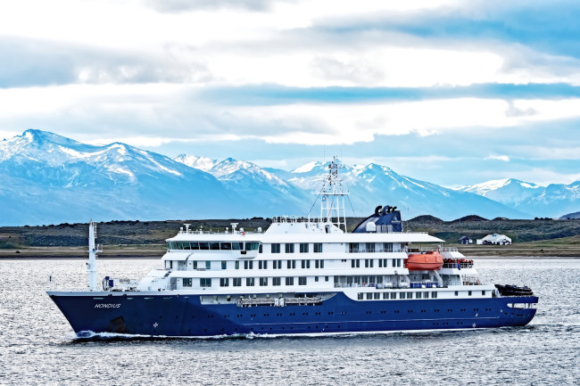 Le MV Hondius accoste à Tenerife et les passagers sont rapatriés, aucun ne présentant de symptômes d'hantavirus.