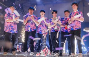 Paper Rex franchit la ligne et soul&egrave;ve le troph&eacute;e des Valorant Masters de Toronto.