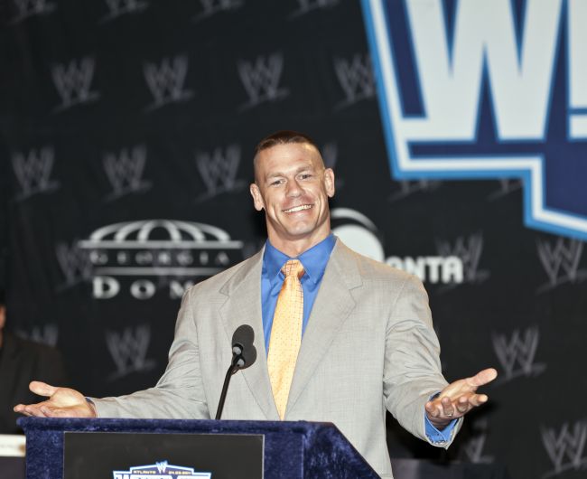 John Cena annonce qu'il prend sa retraite de catcheur.