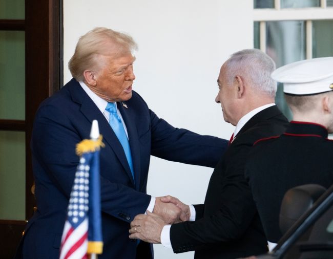 Netanyahu rencontre Trump à la Maison Blanche pour discuter de la Palestine et de l'Iran.