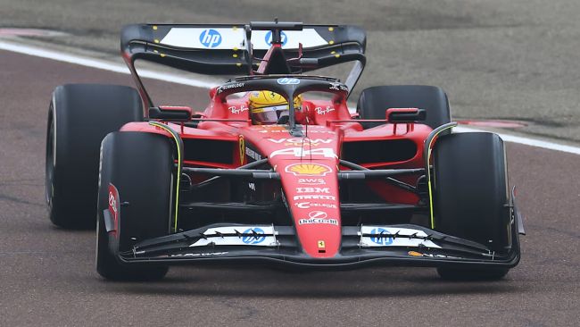 Lewis Hamilton écrase sa Ferrari lors de son deuxième essai, il en sort indemne.