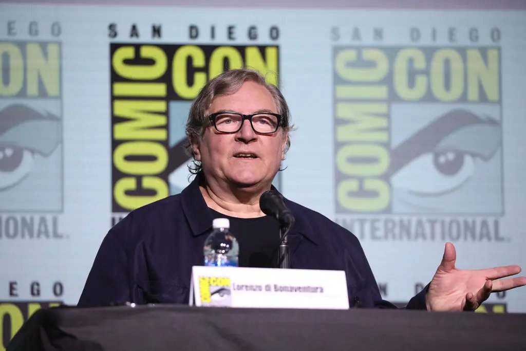 Le producteur Lorenzo di Bonaventura s'exprimant au San Diego Comic-Con